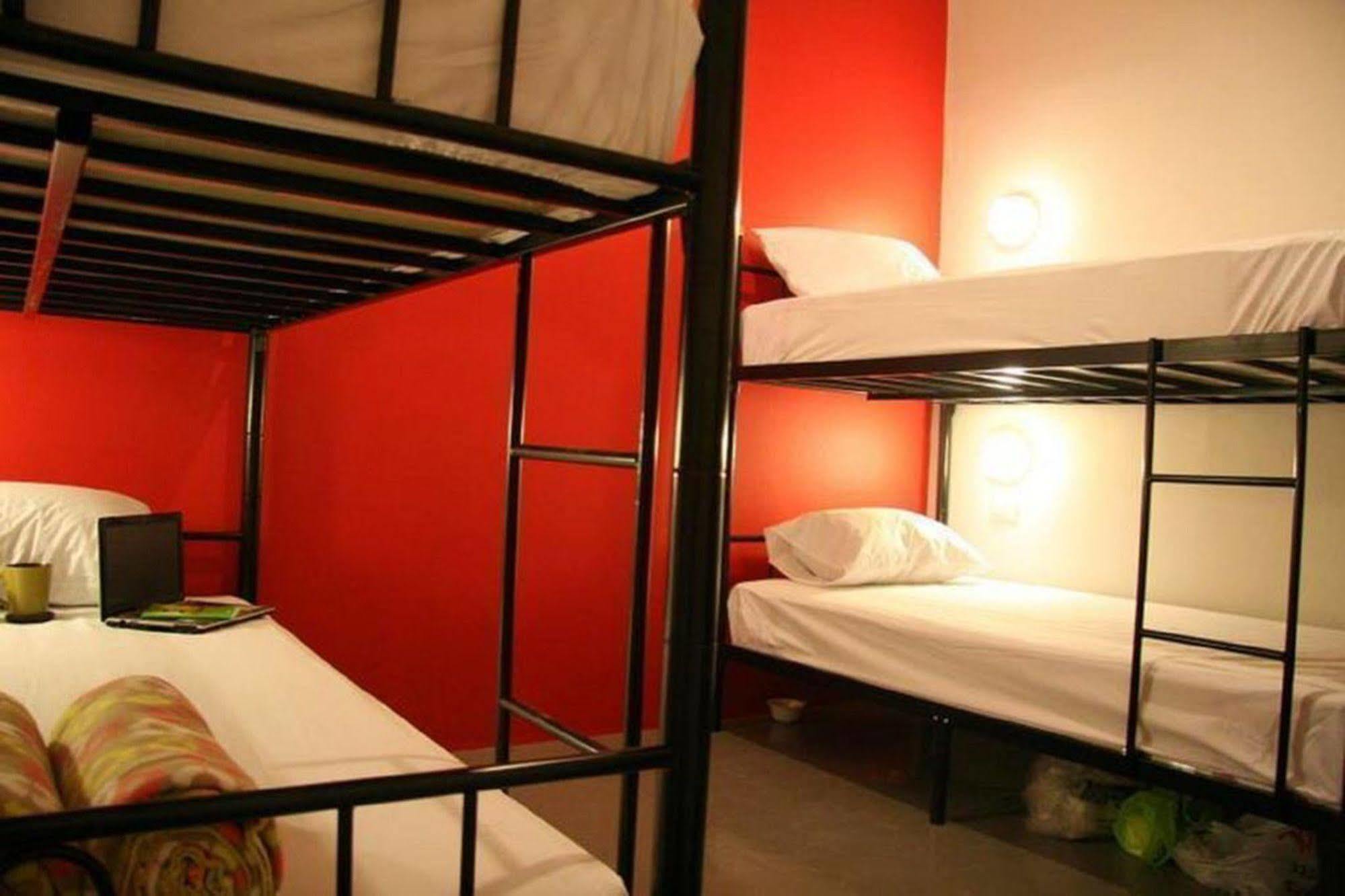 Kool Backpacker Hostel Patong Esterno foto