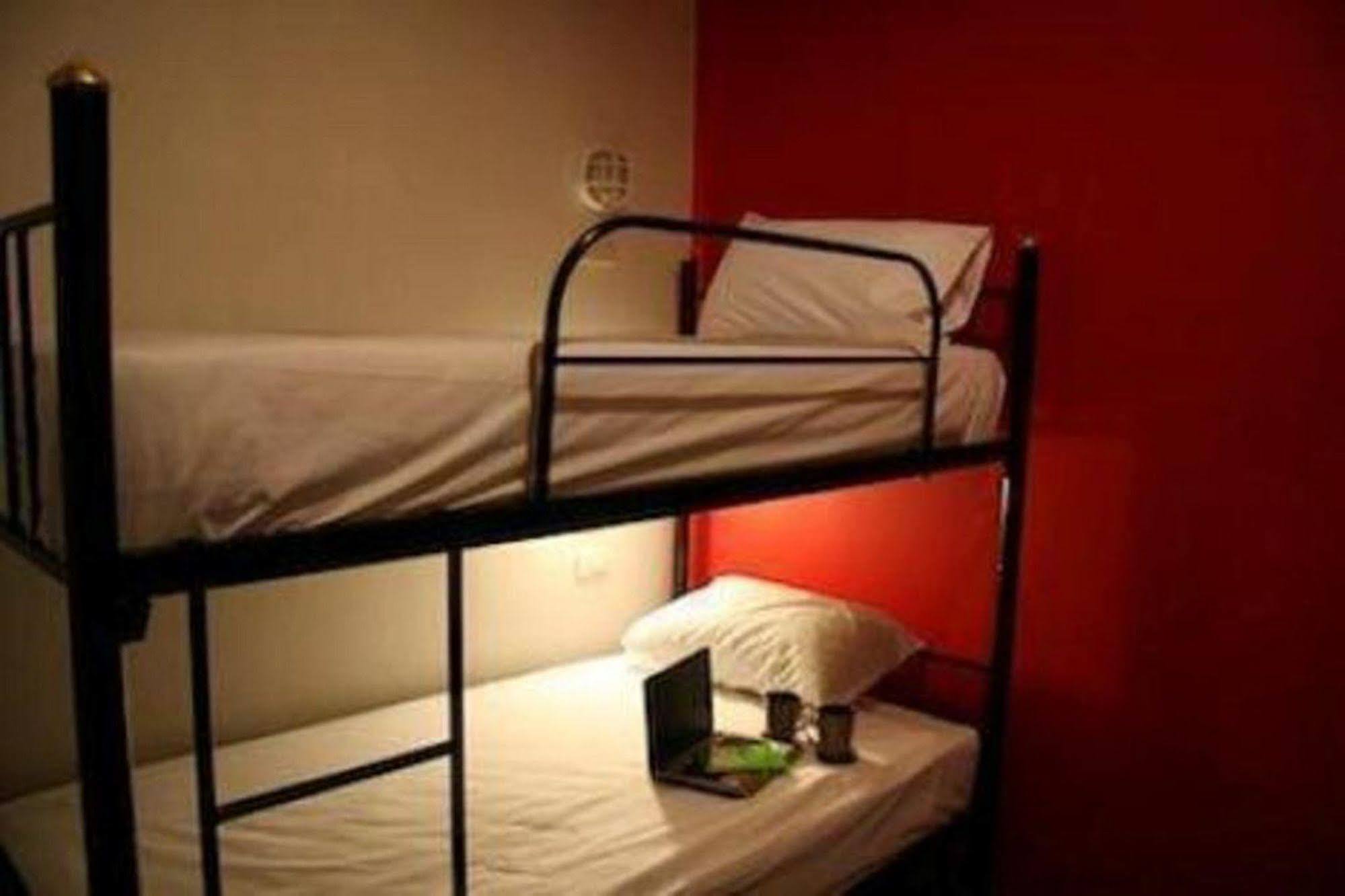 Kool Backpacker Hostel Patong Esterno foto